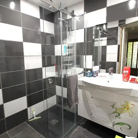 La Louviere Sauna Nature Centre A *